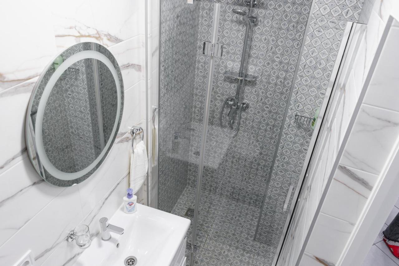 Charming Apartments In The Heart Of Lviv - Valova, Nasypna Str Luaran gambar