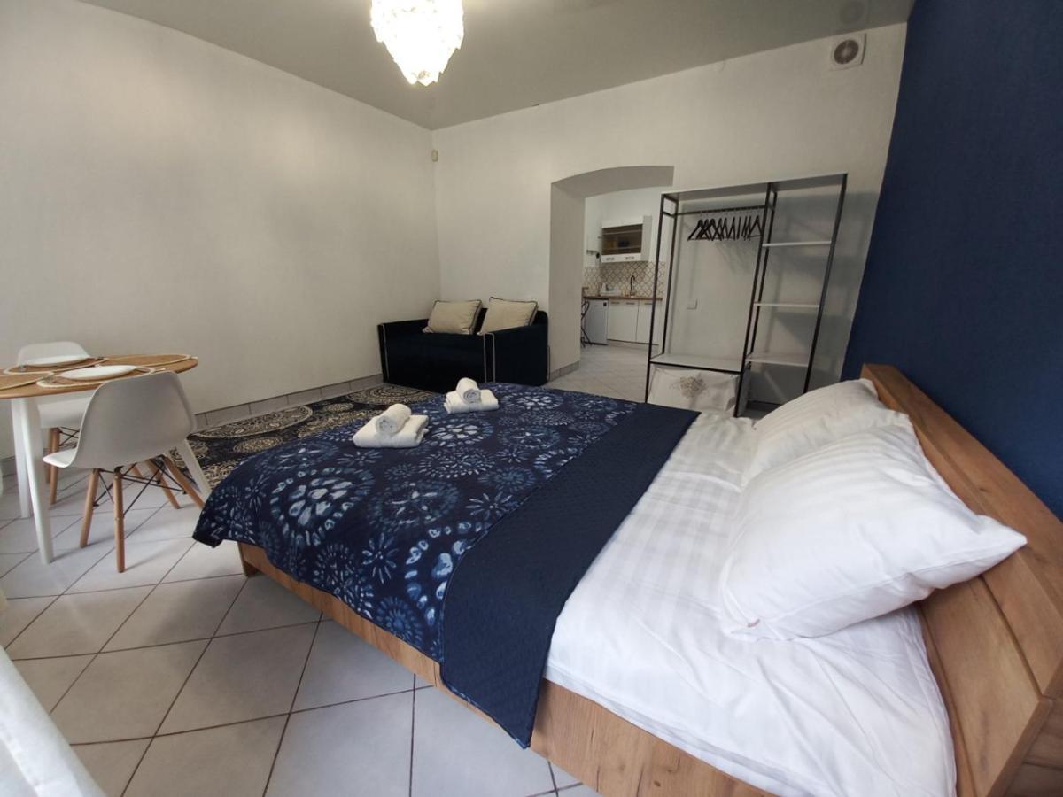 Charming Apartments In The Heart Of Lviv - Valova, Nasypna Str Luaran gambar