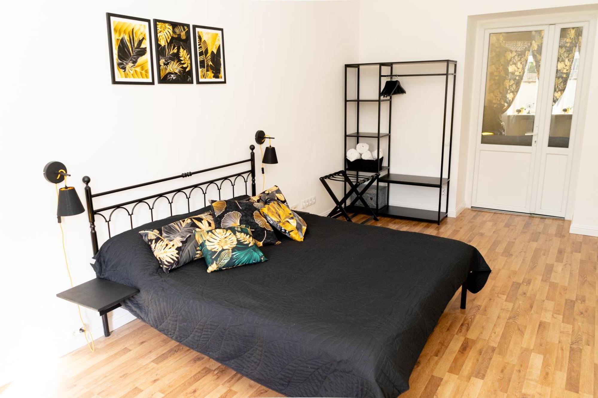 Charming Apartments In The Heart Of Lviv - Valova, Nasypna Str Luaran gambar